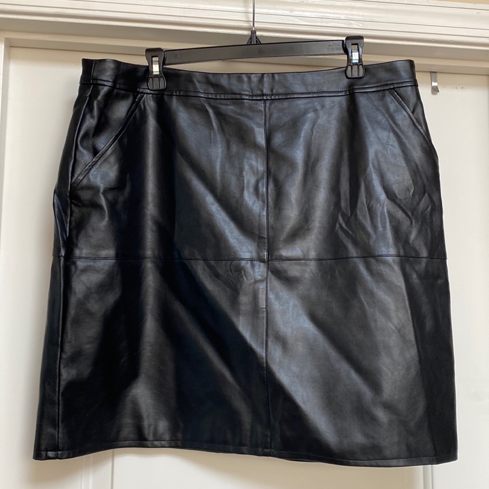 Vegan Leather Mini-skirt. Size 14.